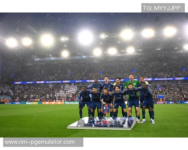 世界足球三大球星经典瞬间集锦高清图集展现球场巅峰对决风采 世界足球三大球星经典瞬间集锦高清图集展现球场巅峰对决风采